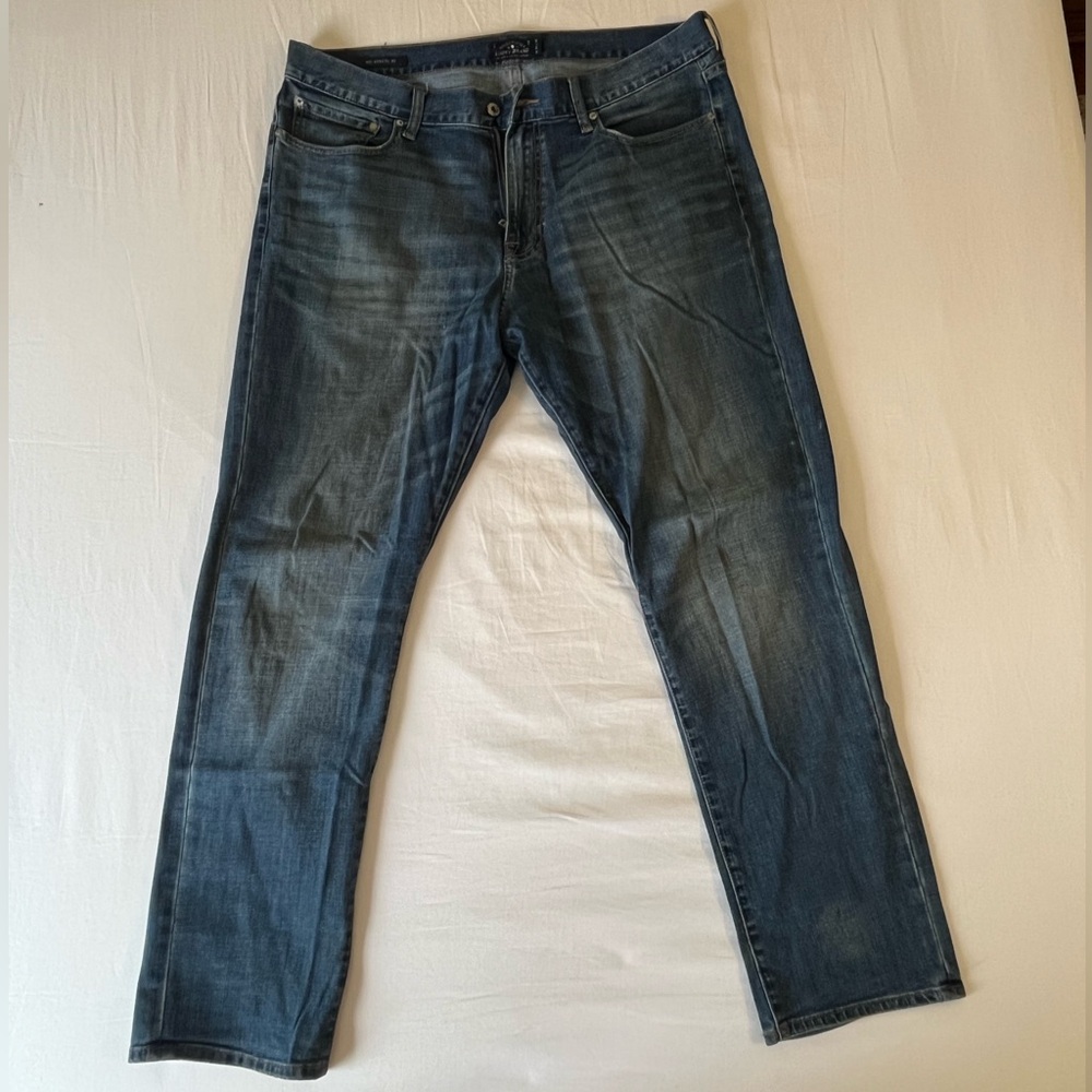 Lucky Brand 410 Athletic Fit size 38W X 32L Men's Blue Jeans